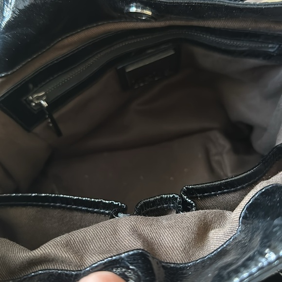 Black paten leather shoulder bag. - Picture 3 of 5